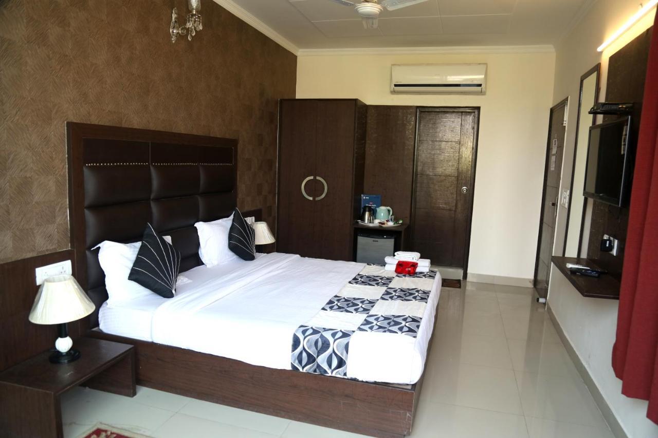 Anantkoti Hotel Yeni Delhi Dış mekan fotoğraf