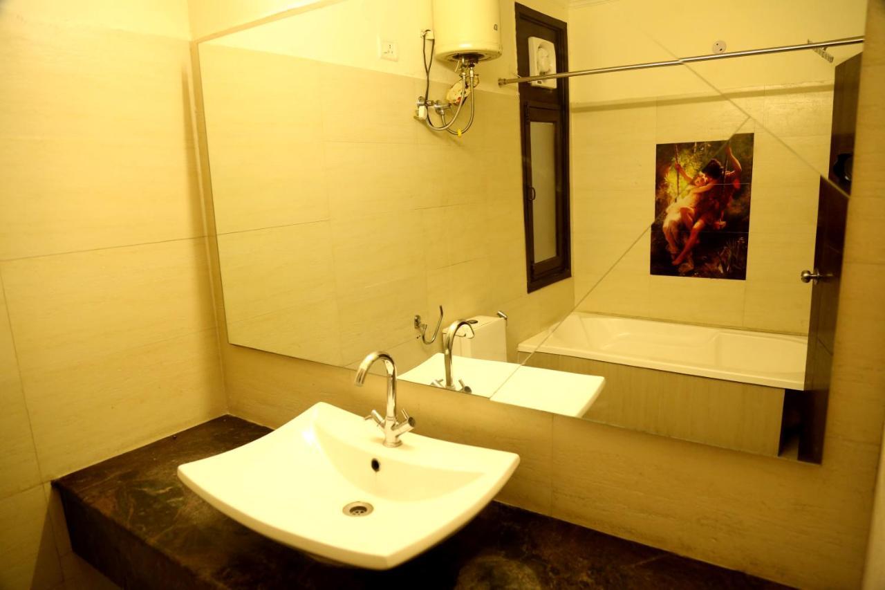 Anantkoti Hotel Yeni Delhi Dış mekan fotoğraf
