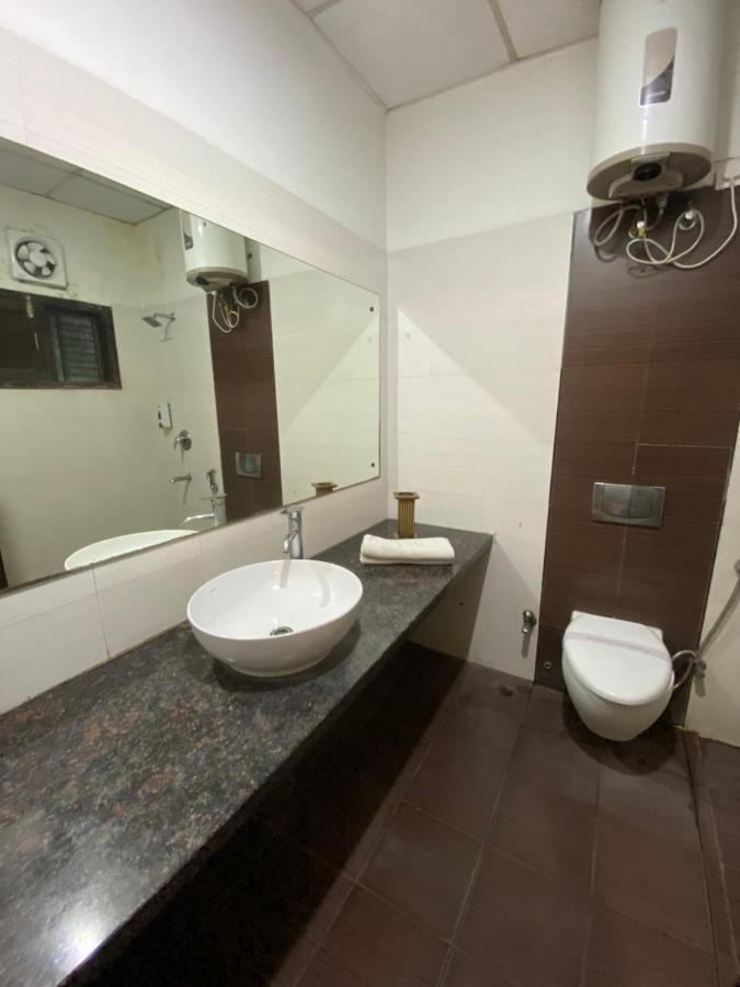 Anantkoti Hotel Yeni Delhi Dış mekan fotoğraf